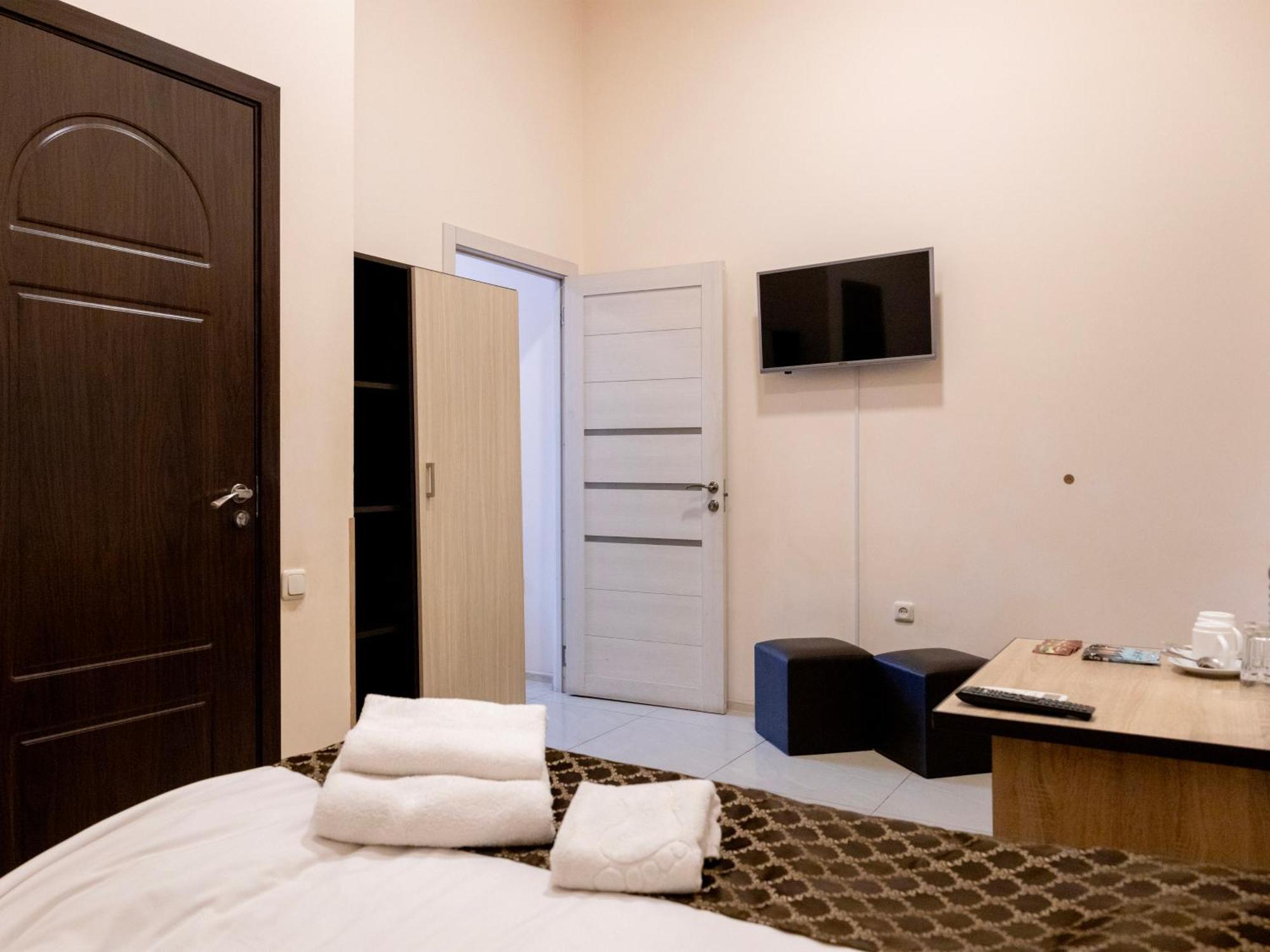 Comfort Hotel Yerevan Exterior foto