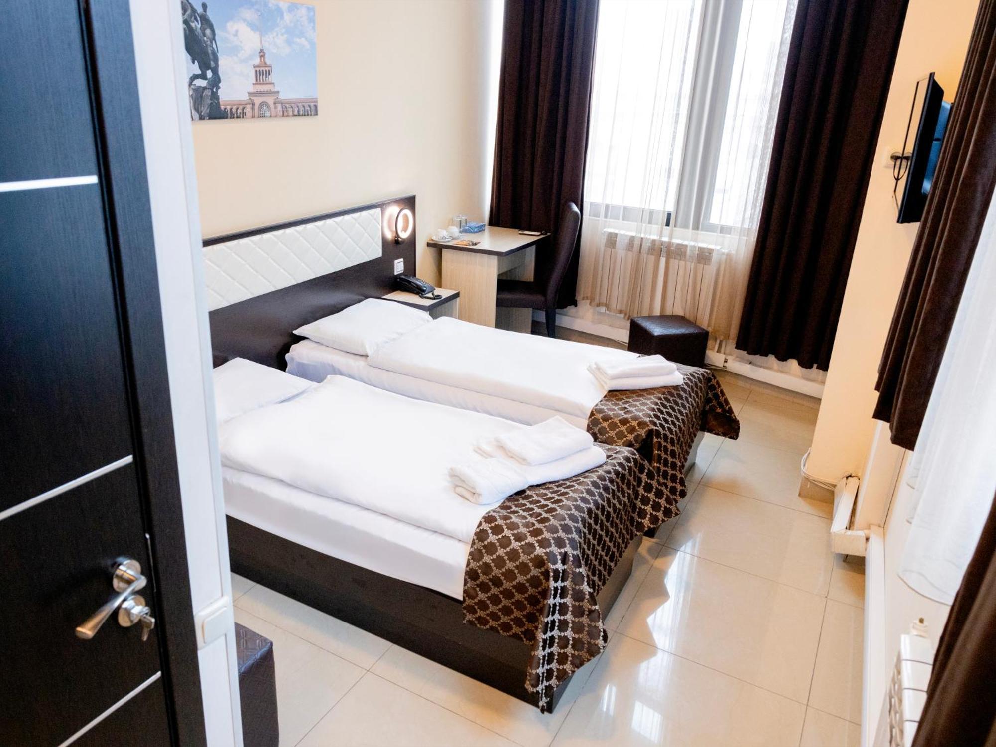 Comfort Hotel Yerevan Exterior foto