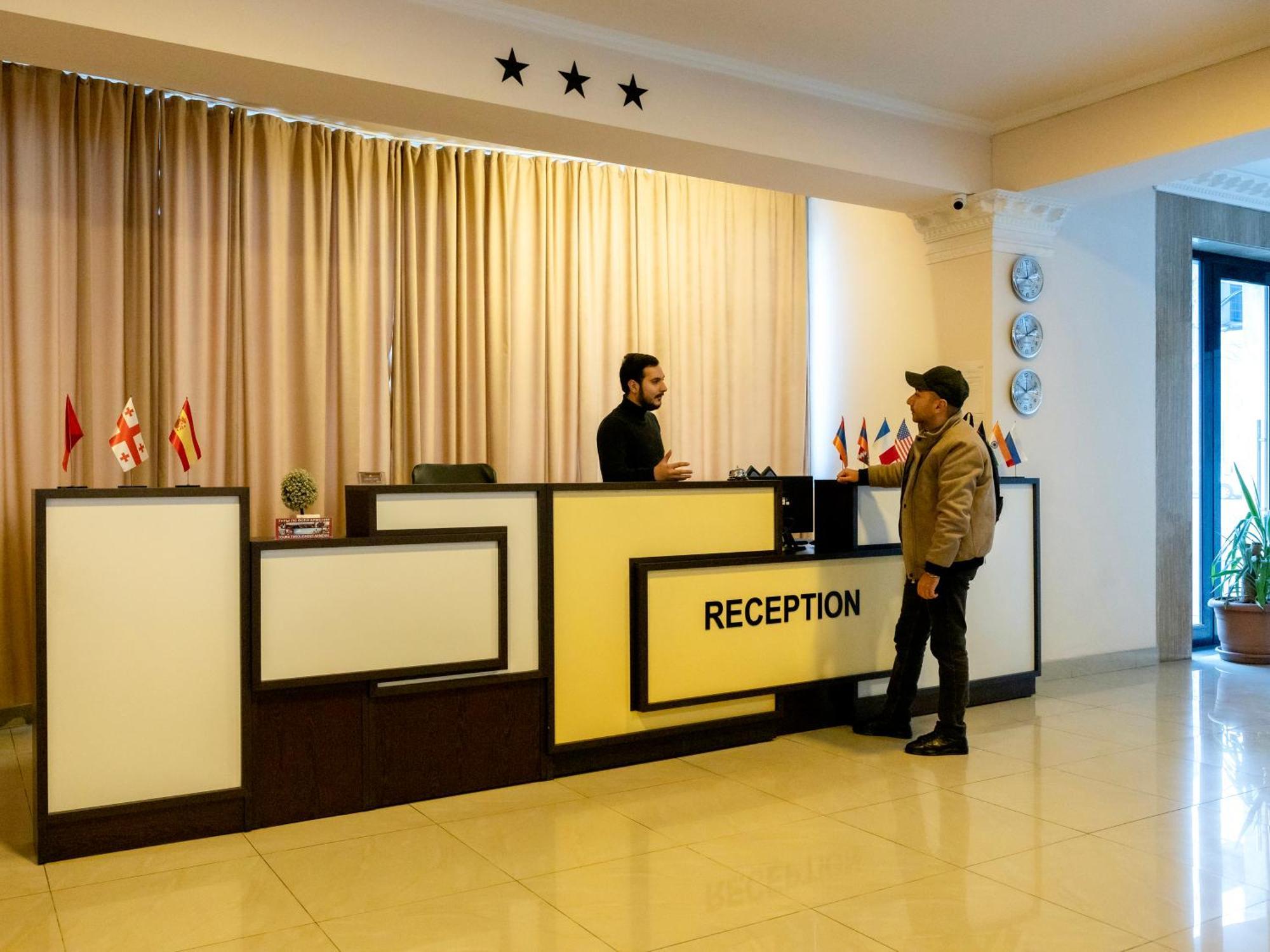 Comfort Hotel Yerevan Exterior foto